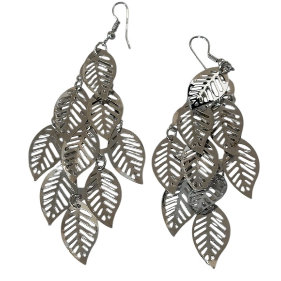 Laser Cut Silver Metal Roman Leaf Dangle Earrings Prom Bridal BOHO Earrings - Picture 3 of 3